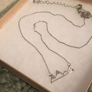 Silver mountain top necklace 17”